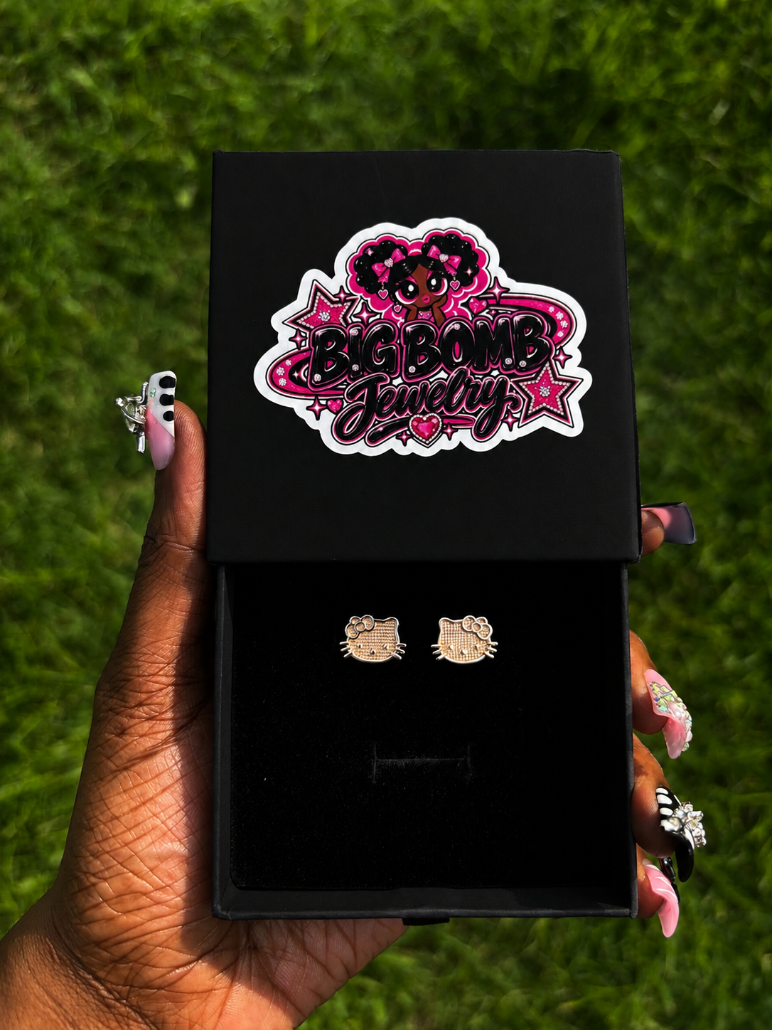 Bomb Kitty Earrings💣🩷